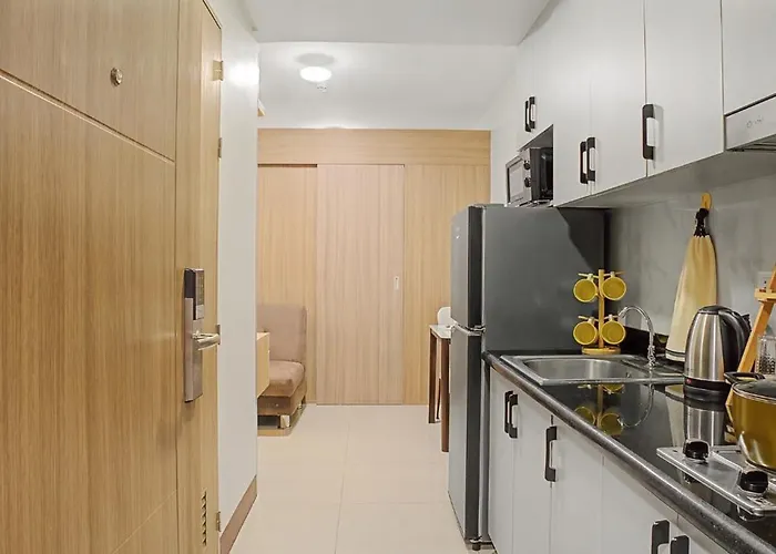 Отель Cozy 1br Balcony With Pool View Free Parking 5*