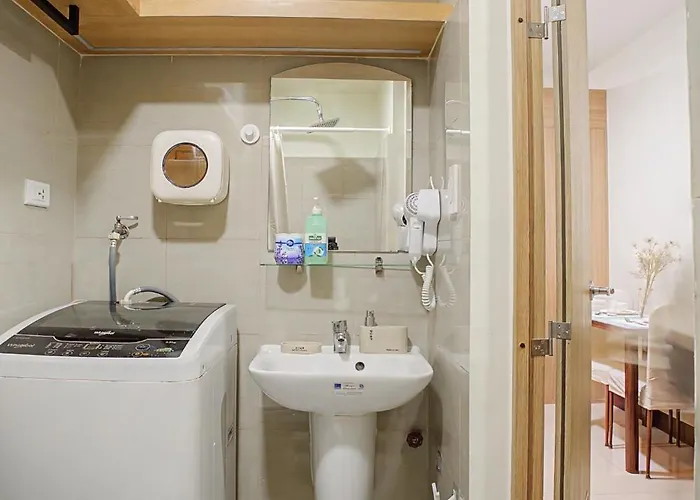 Cozy 1br Balcony With Pool View Free Parking Hotel