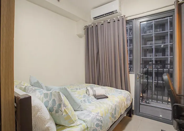Cozy 1br Balcony With Pool View Free Parking Hotel Manila