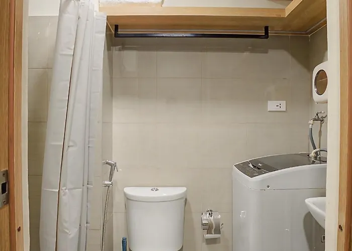 Отель Cozy 1br Balcony With Pool View Free Parking